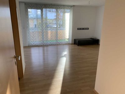 Neuwertige 4-Zimmer-Wohnung mit Balkon, EBK, TG und 2 Bäder in Heilbronn Ost