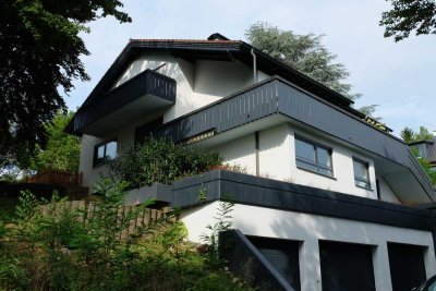 Kernsanierte 2,5-Zimmer Wohnung mit Terrasse und Blick ins Grüne