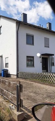 Doppelhaushälfte mit Sanierungsbedarf in Neustadt an der Donau