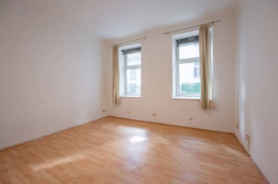 +++NEU+++ Sanierungsbedürftige 1-Zimmer Altbauwohnung im Erdgeschoss - Hobbyraum im Keller!
