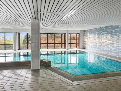 Wohnen, wo andere Urlaub machen – gepflegte Eigentumswohnung mit Loggia, Schwimmbad und Sauna