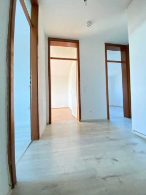 ** HELLE 2-ZIMMERWOHNUNG ** GROßER BALKON ** LÜD-Kalve **