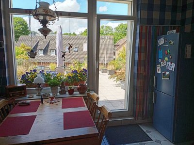 Helle und frisch sanierte Altbau Wohnung mit 50 qm Balkonterrasse im Herzen von Glücksburg