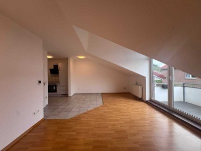 Komplett renovierte 3 Zimmer DG-Wohnung zu vermieten