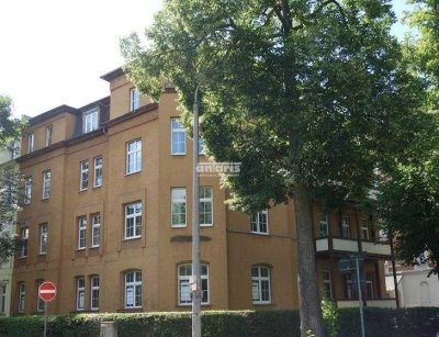 antaris Immobilien GmbH ** Charmante 2-Raum-Altbauwohnung mit Balkon **