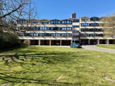 Bezugsfreie 1-Zimmer-Whg. mit Aufzug, Balkon und Stellplatz nah am Strand // Schönberg, Kalifornien