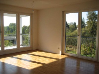 Provisionsfrei, Teilmöbliert, Wohnen im Grünen, schöne+helle Wohnung mit Süd-West Balkon und Parkett