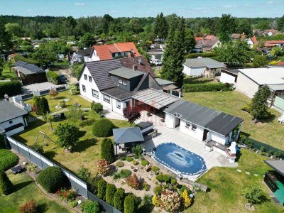 Doppelhaushälfte mit gepflegtem Garten und Pool am Landschaftsschutzgebiet - familiär im Grünen lebe
