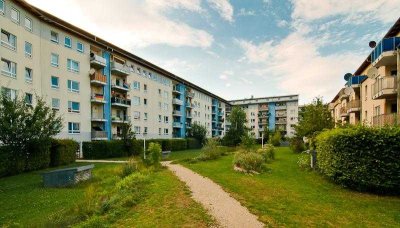 Renovierte 2-Zimmer-Wohnung im Erdgeschoss mit kleinem Garten und Terrasse