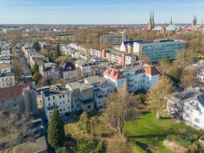 Erstbezug nach Sanierung:                                     Stilvolle Altbauwohnung mit Balkon ...