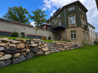 * schöne und individuelle 2,5-Zimmer-Maisonette-Wohnung mit Terrasse *