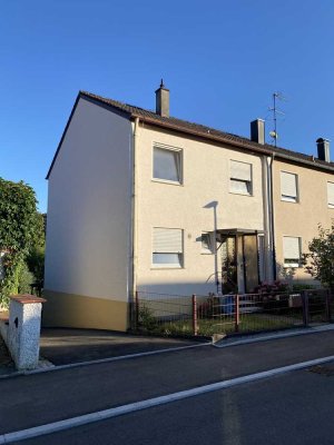 Hauptwohnung im Reiheneckhaus mit Garten, 2 Balkonen & Garage in Uhingen-Wangen