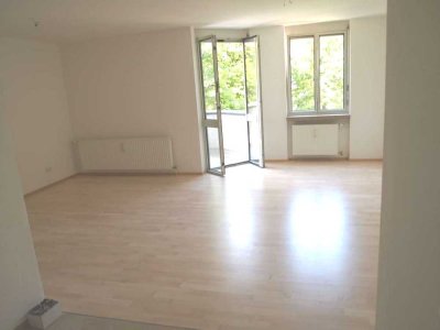 Schöne 2 Zi.Whg., Südbalkon, Einbauküche