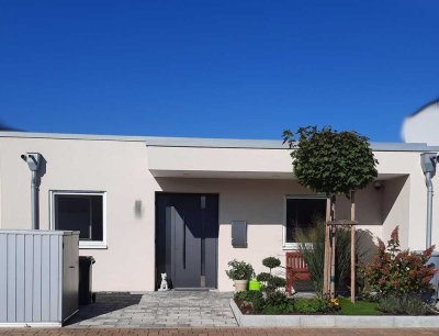 RESERVIERT  -  OHNE MAKLER großzügiger Bungalow BJ 21 mit EBK, Garage & Garten