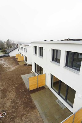 Neubau 2026: High-Tech RMH mit ELW, PV-Speicher, A+ & extrem niedrige Nebenkosten KFW40 + KFWG-Q