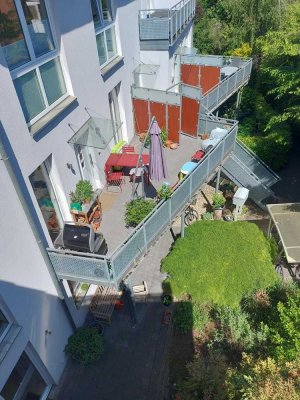 Großzügige und moderne drei Zimmer Wohnung in ruhiger Lage mit großem Balkon