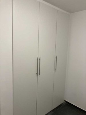 Vollmöbliertes WG-geeignete 2-Zi-Wohg in zentraler Lage Frankfurt - mit Balkon & Top-ÖPNV-Anbindung