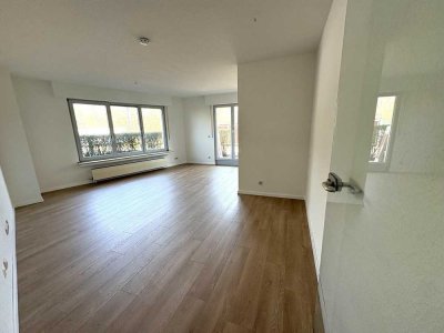 leerstehende, renovierte Wohnung mit Terasse zum Verkauf