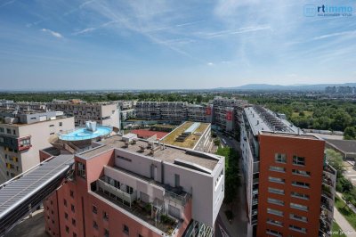 Himmelblau überall, 104m² mit über 23m² Freifläche auf 3,5 Zimmern. Atemberaubender Ausblick soweit das Auge reicht!