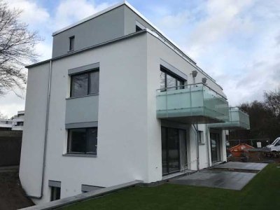 Exklusive, neuwertige 2,5-Zimmer-Penthouse-Wohnung mit geh. Innenausstattung mit Balkon und EBK