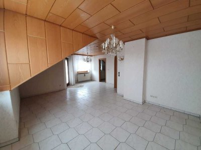 Stilvolle,  3-Zimmer-DG-Wohnung mit Balkon und EBK in Schwäbisch Gmünd