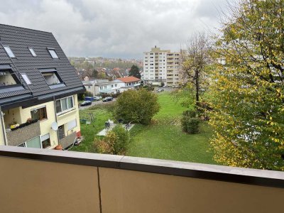 Über den Dächern von Hofherrnweiler. 4,5 Zimmer Maisonette Wohnung mit 2 Balkonen.