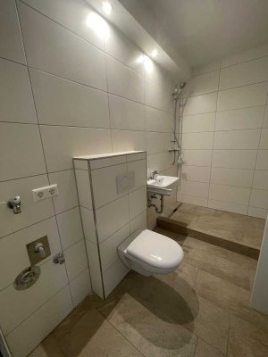 Sanierte Wohnung mit zwei Zimmern und Einbauküche in Ulm