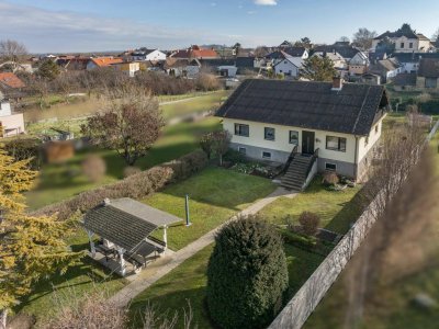 Bungalow auf großem Grundstück und zusätzlichem Wohnhaus in Siegendorf