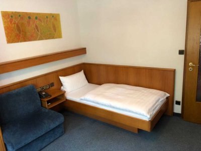 !! Möblierte 1-Zimmer Wohnung direkt am Kurpark Bad Vilbel !!