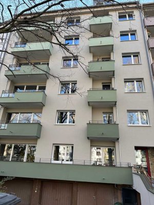 Mz.-Feldbergplatz, schöne neu sanierte 1 ZiKüBB, ca. 42 qm