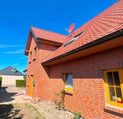Renovierte 3-Zi.-Whg., mit eigenem Garten und Balkon, im OG eines Zweifamilienhauses.
