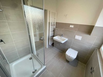 *Altbauwohnung*Erstbezug nach Sanierung*Tageslichtbad*