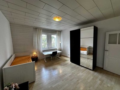 Möbliertes Altbau WG-Zimmer mit City Charme (20qm)