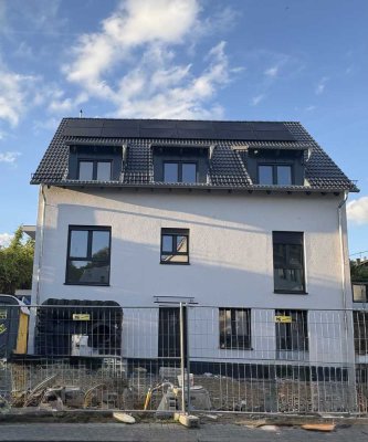 Erstbezug mit Balkon und EBK: Stilvolle 4-Raum-Wohnung mit luxuriöser Innenausstattung in Wiesbaden