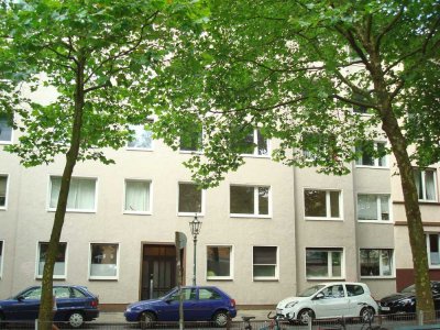 Renovierte Wohnung mit Balkon, modernem Badezimmer und großer Wohnküche in Derendorf