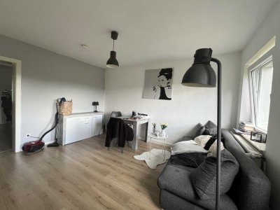 **Schöne 2-Zimmer Wohnung mit Blick ins Grüne in ruhiger Sackgasse**