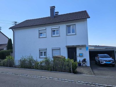 Modernisiertes freistehendes Familienhaus mit großzügigen Garten.