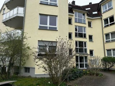 Attraktive und gepflegte 2-Raum-Erdgeschosswohnung mit Balkon und EBK  in der Asbach-Villa