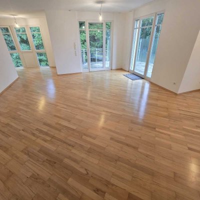 modern gestaltete, lichtdurchflutete 3-Zimmer-Wohnung mit Blick ins Grüne und Aufzug in  super Lage
