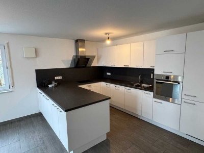 "Neuwertige 5,5-Zi.-DG-Maisonette mit viel Platz und bequemer Lage von Weil im Schönbuch"