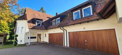 Großzügige 4-Zimmer-Wohnung mit Einbauküche und Süd-Dachterrasse am Wald