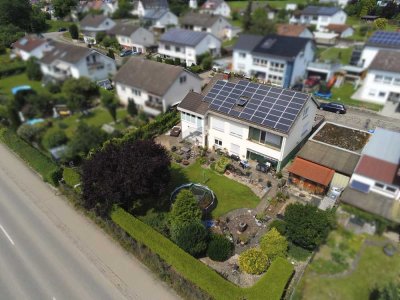 Wohnhaus mit drei Wohnungen
