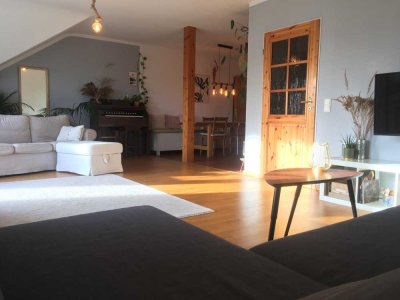 Geräumige 5-Zimmer Etagenwohung mit Dachschräge in Bergisch Gladbach, Herkenrath