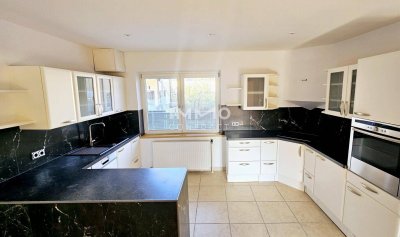 Geräumige, moderne 4-Zimmer-Wohnung mit zwei Bädern und großer Küche im Zentrum von Laxenburg