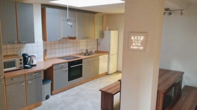 Helles Zimmer in 4er-WG– Nur 5 Min. zum Campus