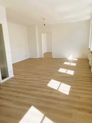 Helle und gemütliche 2-Raumwohnung mit Einbauküche