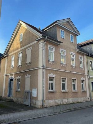 HAUS MIT DREI WOHNUNGEN UND RENDITEPOTENZIAL