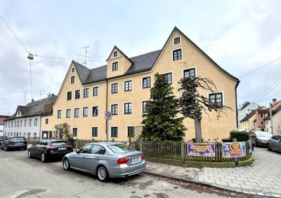 Geräumige, modernisierte 2-Zimmer-Wohnung in zentraler Wohnlage mit guter öffentlicher Anbindung