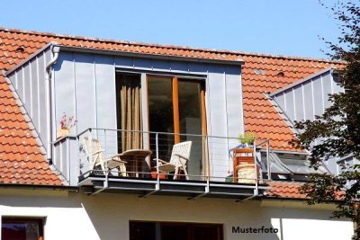 Attraktive DG-Wohnung mit Balkon und seltenem Gartenanteil