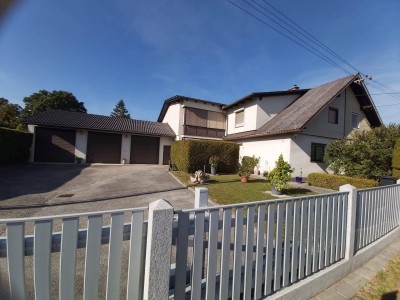 Zweifamilien-Wohnhaus in ruhiger Siedlungslage im Wasserwald mit Pool!
